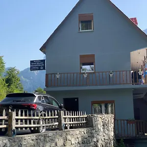 Kroni I Micanit Pensjonat